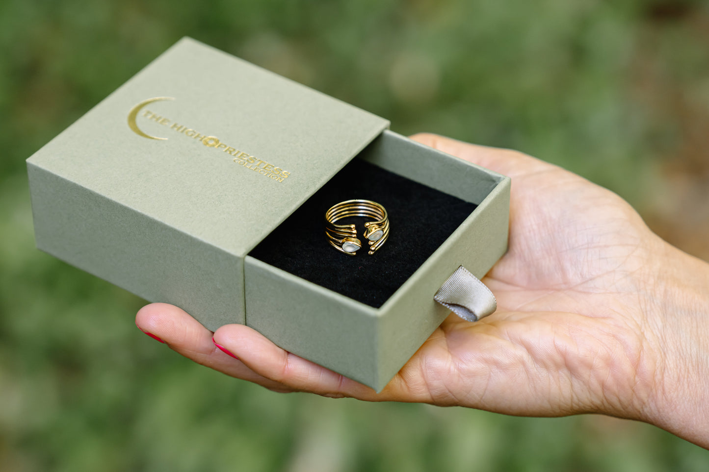 Aengus' Embrace - A Talisman of Soulful Love