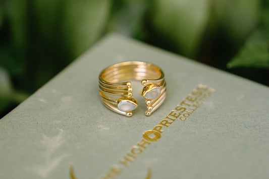 Aengus' Embrace - A Talisman of Soulful Love